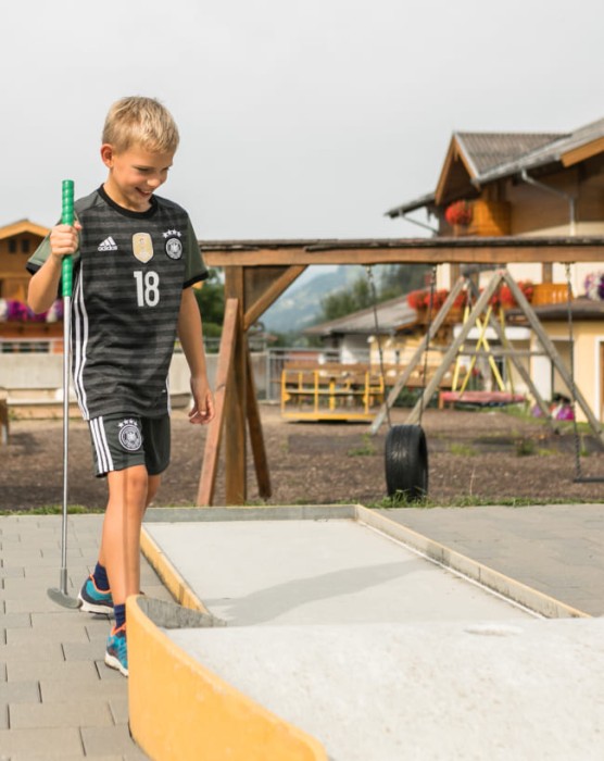 Minigolf spielen im Sommerurlaub