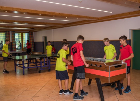 Tischtennis und Tischfußball